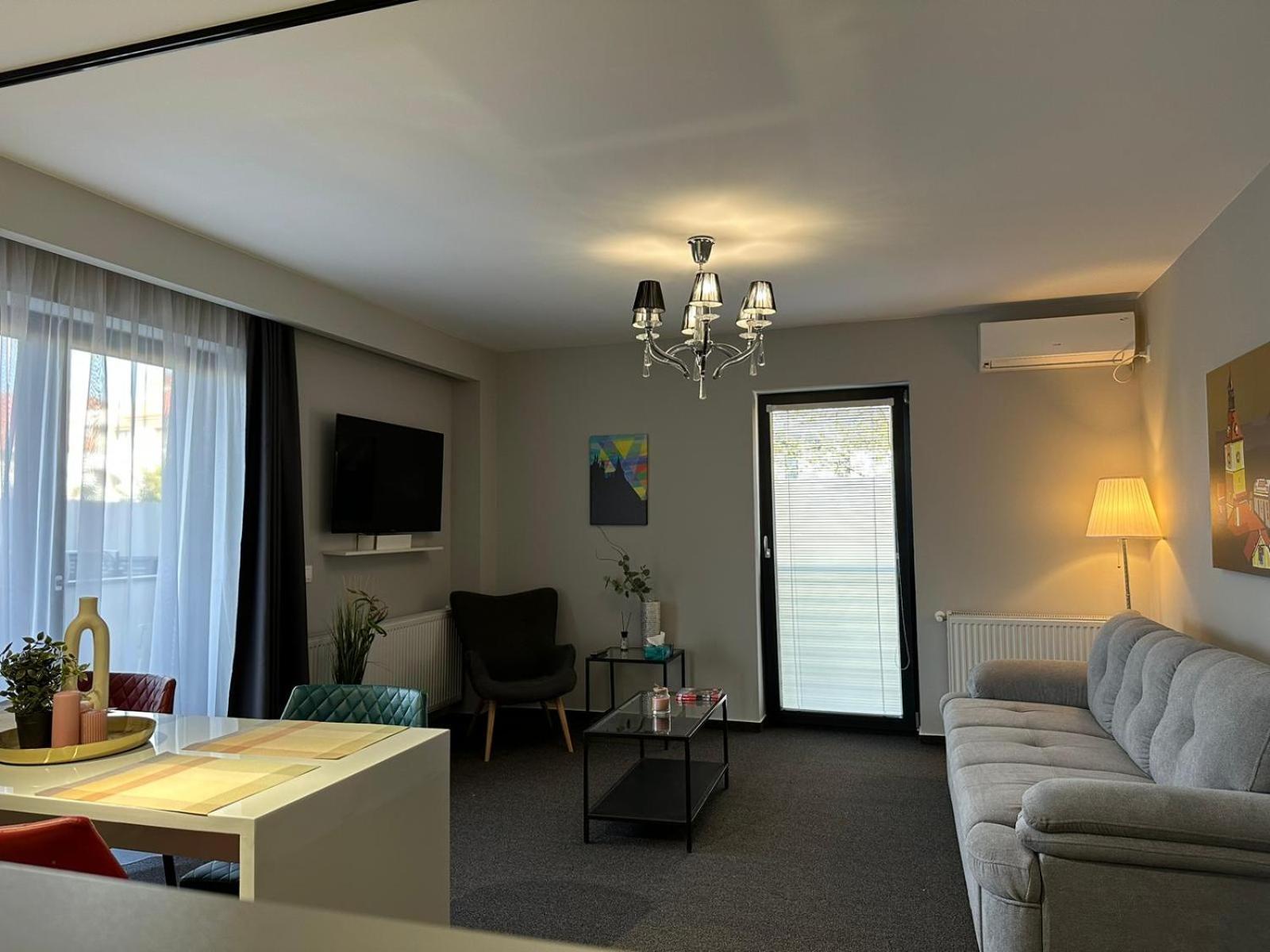 Luxury Glam Apartments & Studios Near Coresi Mall Brasov Exterior photo