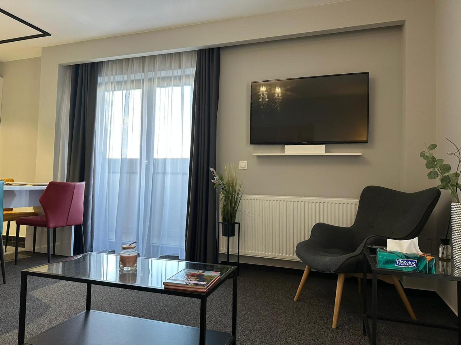 Luxury Glam Apartments & Studios Near Coresi Mall Brasov Exterior photo