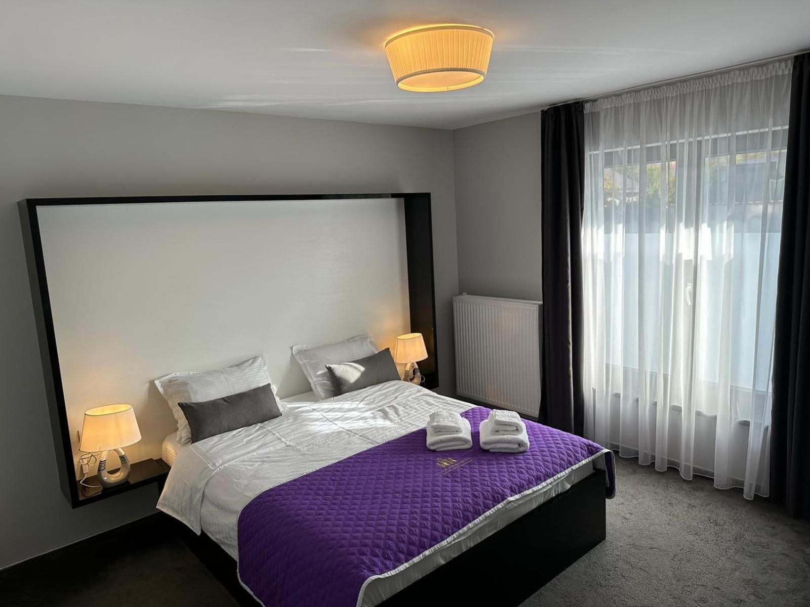 Luxury Glam Apartments & Studios Near Coresi Mall Brasov Exterior photo