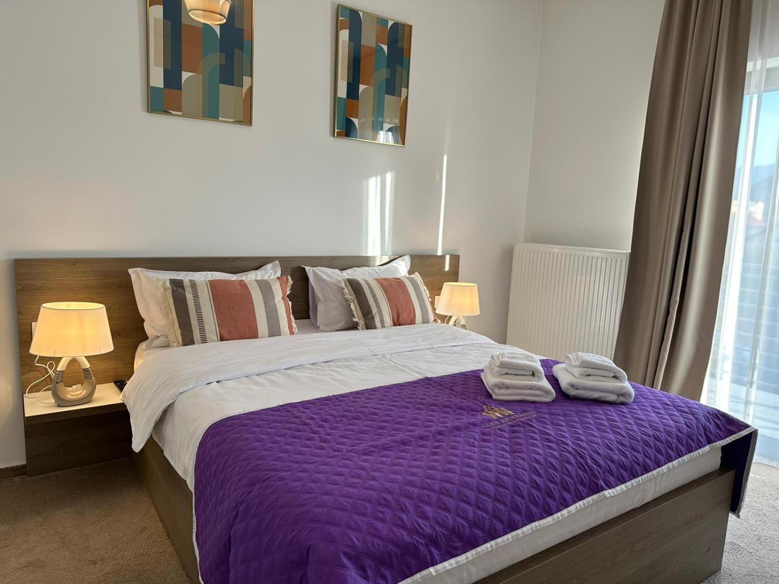 Luxury Glam Apartments & Studios Near Coresi Mall Brasov Exterior photo
