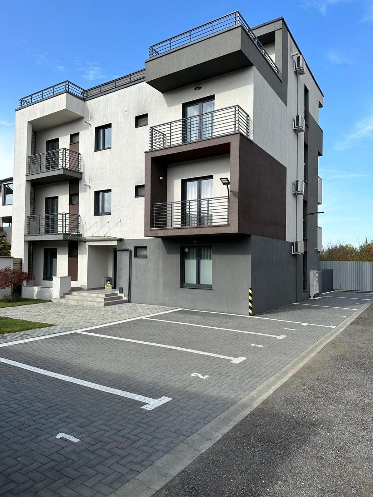 Luxury Glam Apartments & Studios Near Coresi Mall Brasov Exterior photo