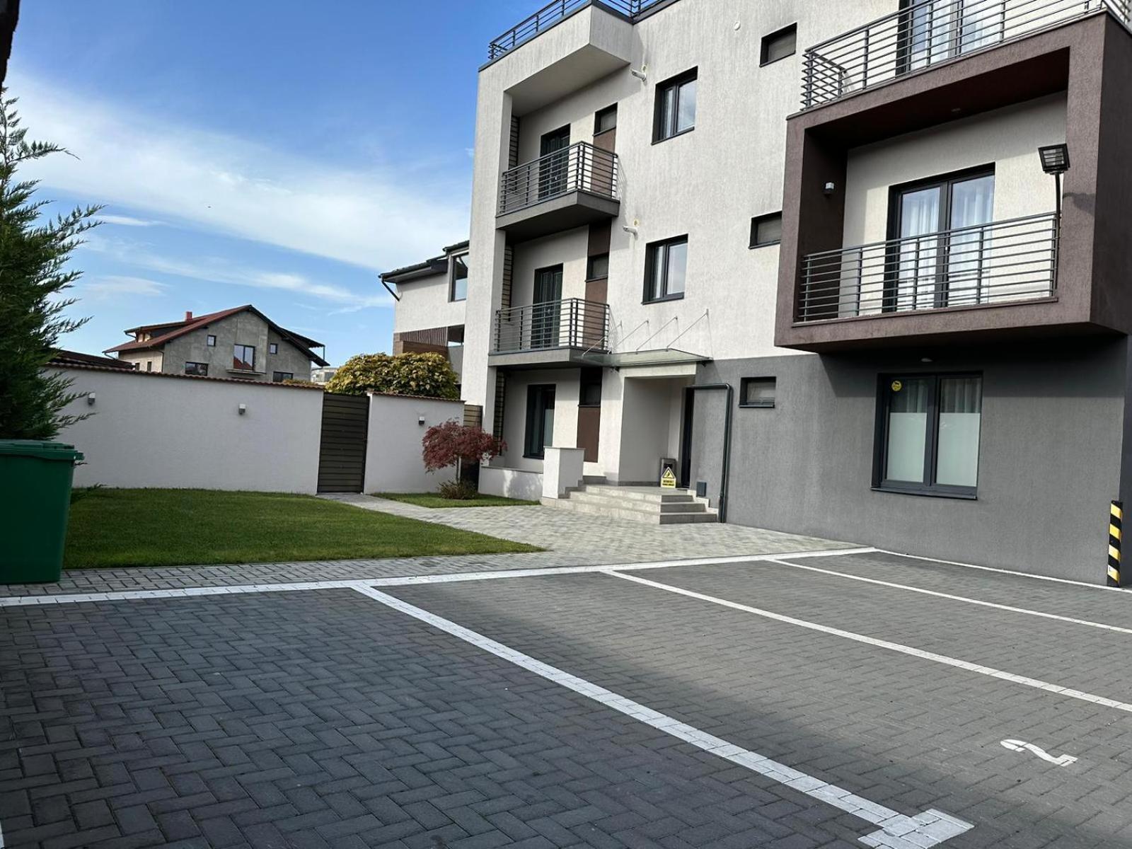 Luxury Glam Apartments & Studios Near Coresi Mall Brasov Exterior photo