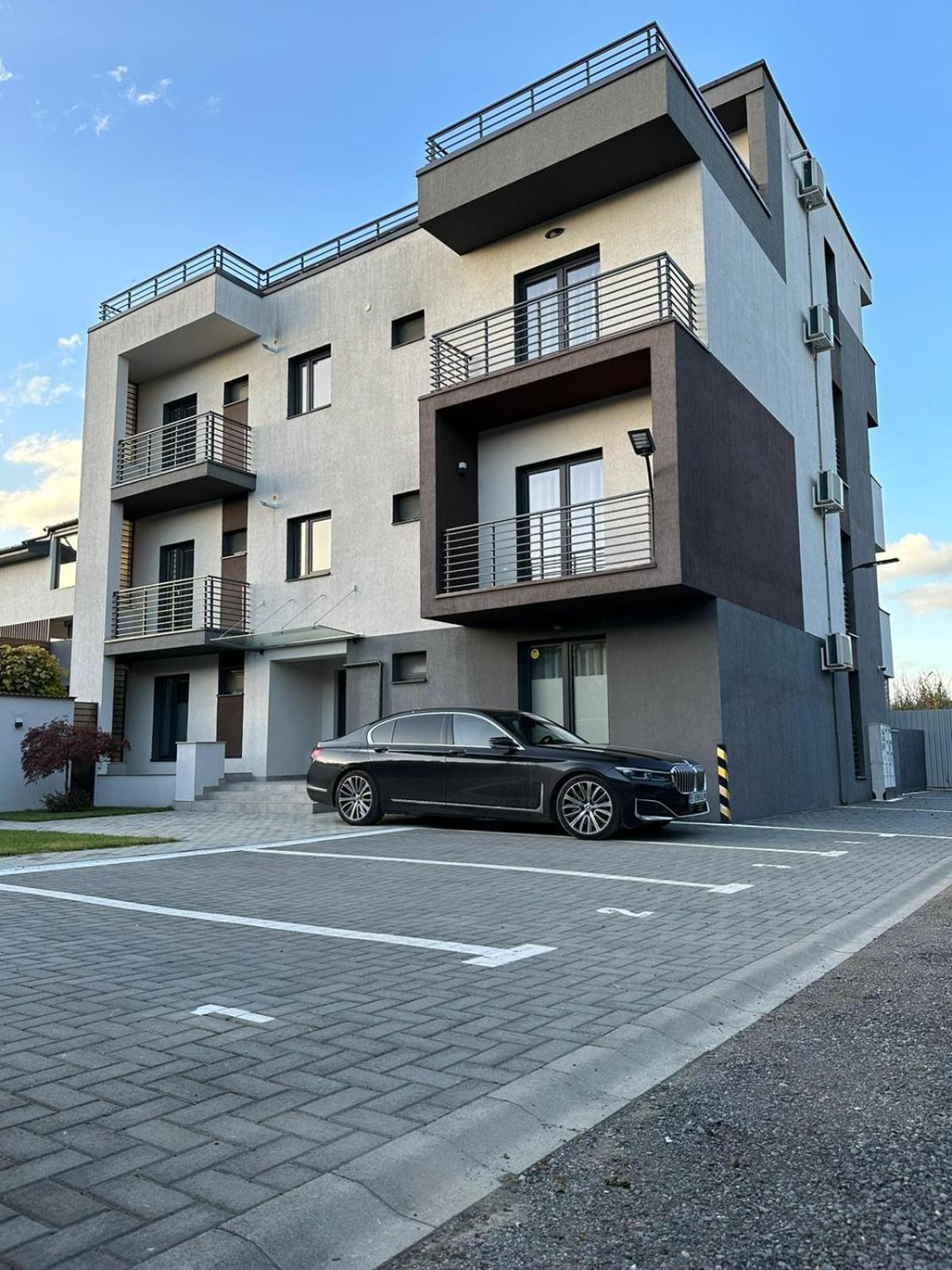 Luxury Glam Apartments & Studios Near Coresi Mall Brasov Exterior photo