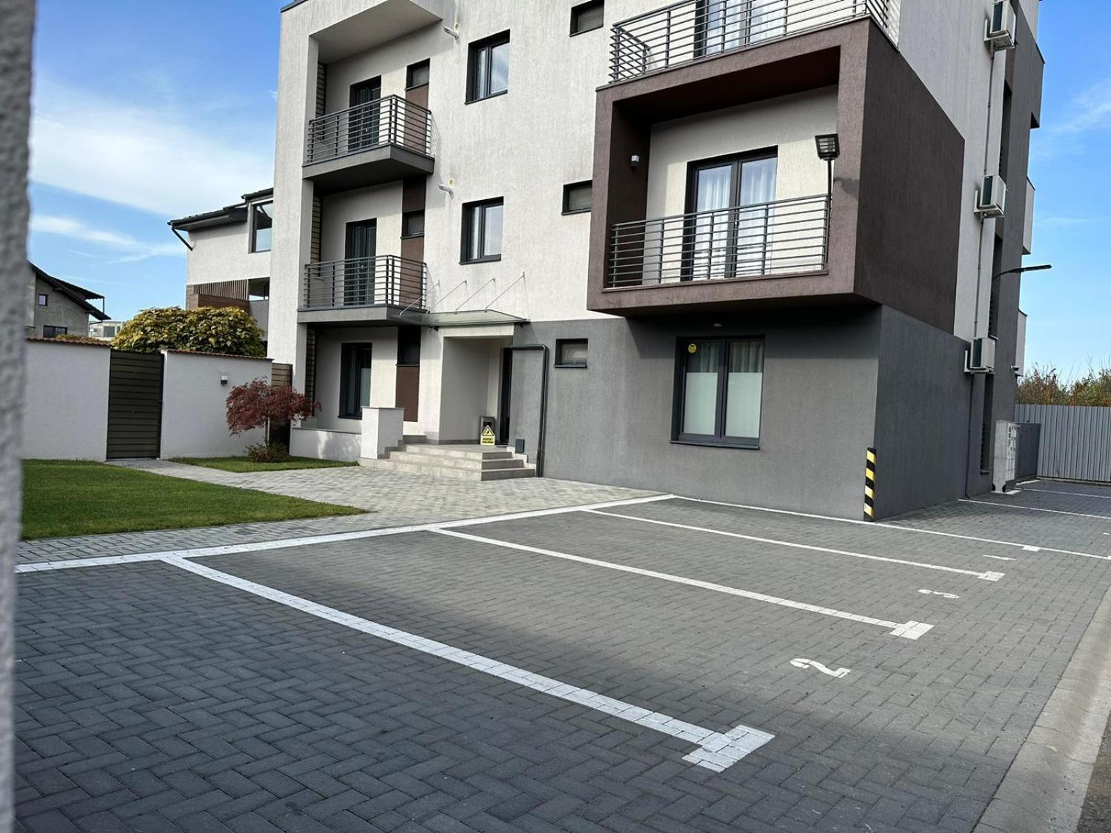 Luxury Glam Apartments & Studios Near Coresi Mall Brasov Exterior photo